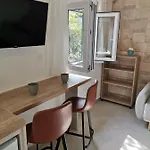 Robinson House In With Sea View, Terrace 4452-1 Hébergement de vacances Okrug Gornji