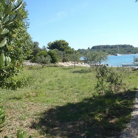Robinson House In With Sea View, Terrace 4452-1 Hébergement de vacances Okrug Gornji