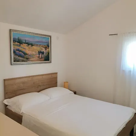Robinson House In With Sea View, Terrace 4452-1 Okrug Gornji